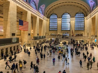 New York, Ny. 5 Nisan 2019: Grand Central Terminali banliyö demiryolu terminali ana koridoru görünümü