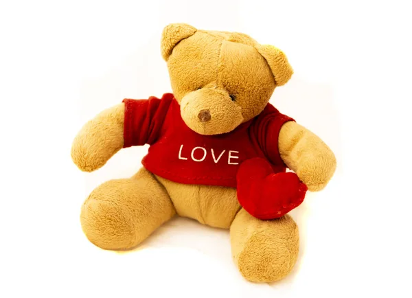Tatlı sevgililer günü kalbiyle ve tişörtüyle oyuncak ayı — Stok fotoğraf