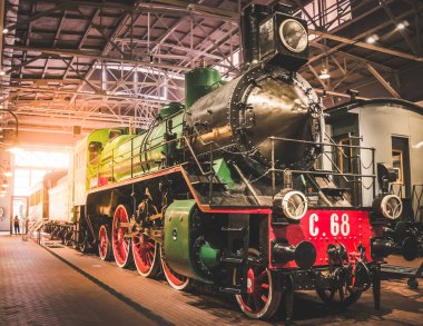 Lokomotifli eski model buhar treni