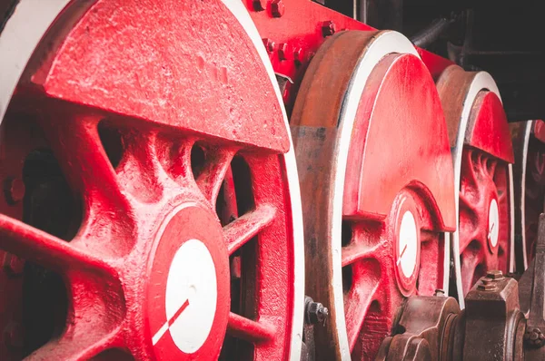 고풍 스러운 증기 기관차의 바퀴 — 스톡 사진