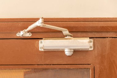 Overhead Aluminium Door Closer fitted on wooden door.