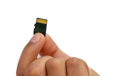 Beyaz arkaplanda siyah kablosuz klavye faresi izole