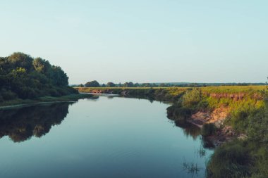Göllü yaz manzarası