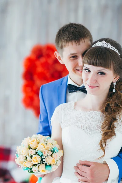 Young bride and groom in interior design studio — Stock Photo, Image
