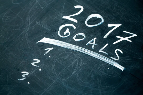 Inscription 2017 goals it list drawn with chalk on a school blackboard dark — Stock Photo, Image