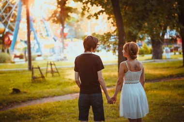 adam ve eğlence arka plan sarılma kız