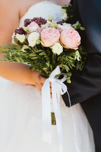 Fresh bridal bouquet of roses different colors — Stock Photo, Image