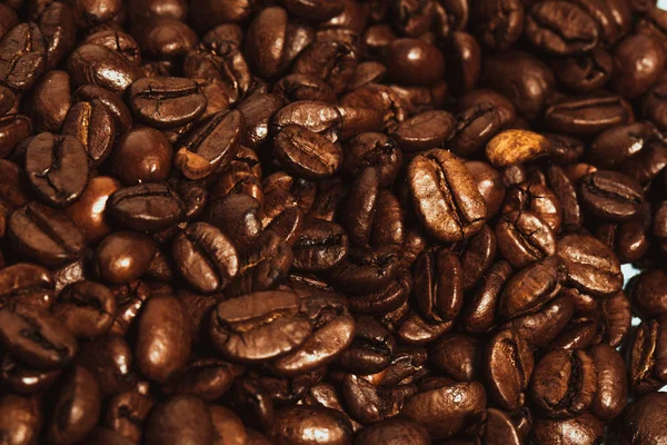 Dark many roasted coffee beans texture background — Stock Photo, Image