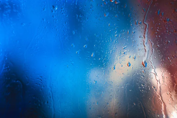 Gotas no fundo azul chuva de vidro — Fotografia de Stock