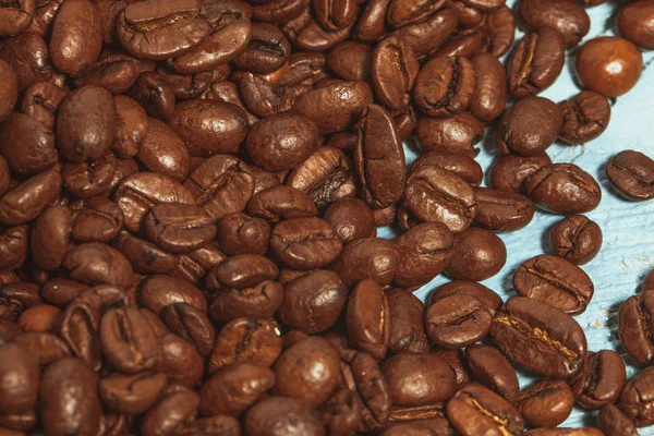 Dark many roasted coffee beans texture background — Stock Photo, Image