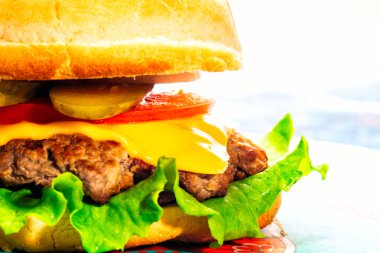 Çizburger yakın bir plaka üzerinde çekim