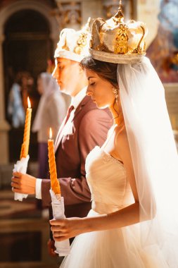 düğün kilise, düğün töreni, glans törenle yeni evliler