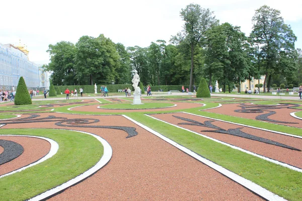 SAINT-PETERSBURG, RÚSSIA - 10 de julho de 2014: Parque do Palácio de Catarina Tsarskoye Selo — Fotografia de Stock