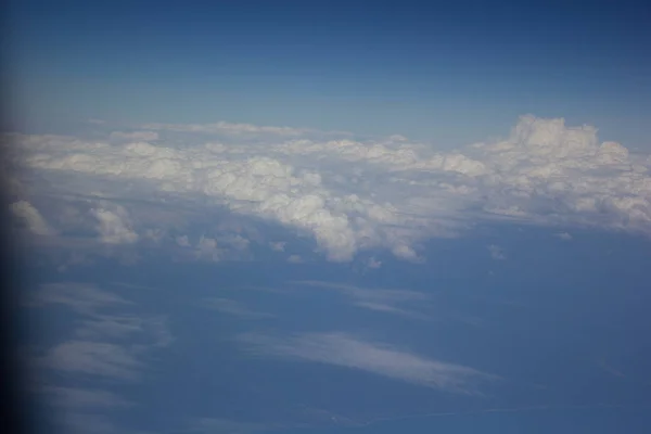 White clouds in the sky are photographed at the height of the flight of the aircraft — Stock Photo, Image