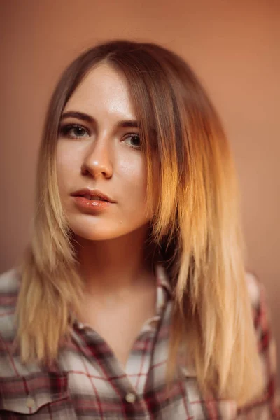 Portrait smiling girl on orange background in studio — Stock Photo, Image