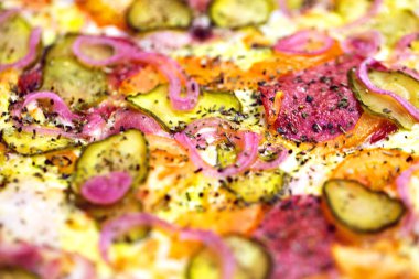 Fırından taze pizza..