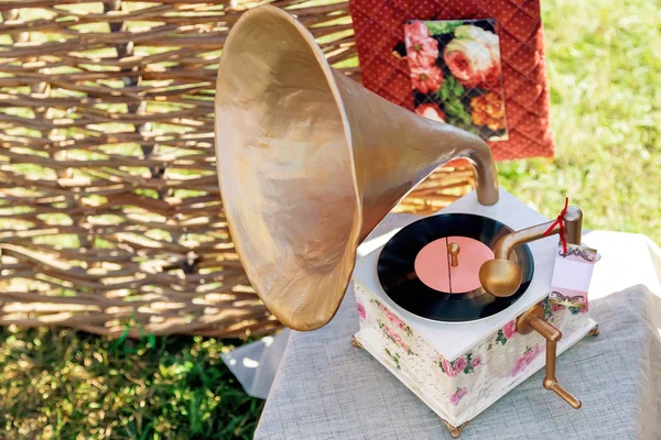 Original box is in the form of an old gramophone. — Stock Photo, Image