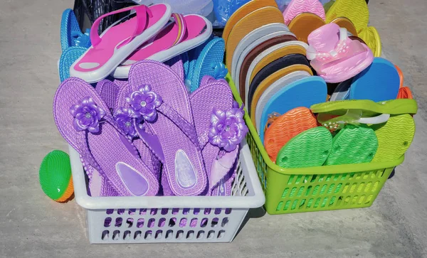 Verkaufte bequeme Strandschuhe. — Stockfoto