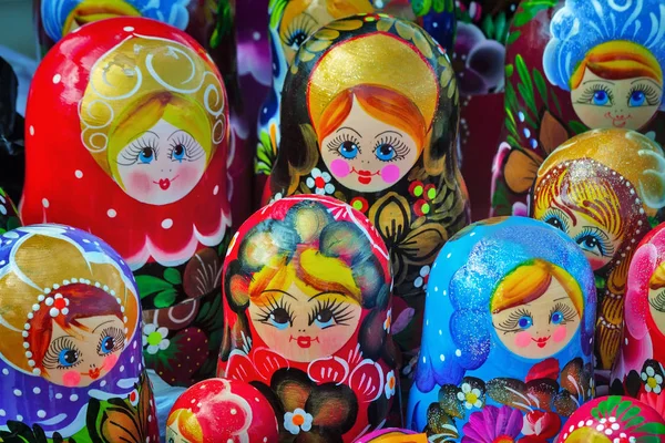 Traditional Russian toys for children - nested doll dolls. — Stock Photo, Image