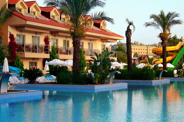 Resort at coast of Mediterranean sea. — Stock Photo, Image