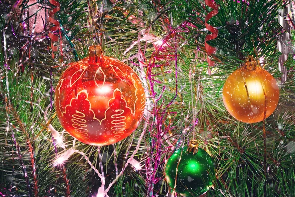 Όμορφη διακόσμηση για το χριστουγεννιάτικο δέντρο — Φωτογραφία Αρχείου