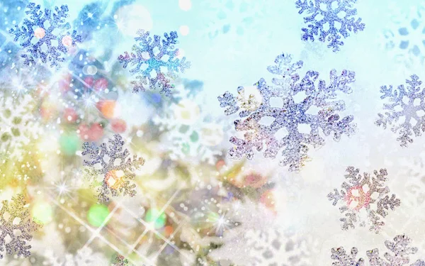 雪と青い背景の星カラフルなクリスマスの背景. — ストック写真