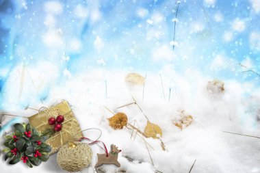 Noel kartı: beyaz kar hediyeler ve Noel süsleri.