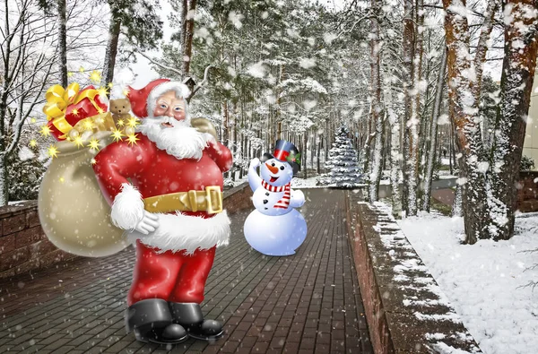 Christmas story: Santa Claus with gifts and snowman. 3 D rendering. — Stock Photo, Image