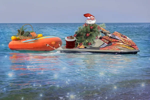 Noel kumsalda bir su scooter Noel Baba. — Stok fotoğraf