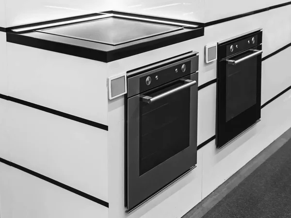 Store Display Demonstrates Modern Electric Oven — Stock Photo, Image