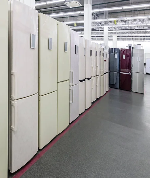 Aletleri mağaza satış için modern buzdolabı geniş bir yelpazesi farklı modeller sunuyor.