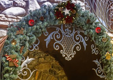 Eve girişinde güzel dekorasyon Noel için.