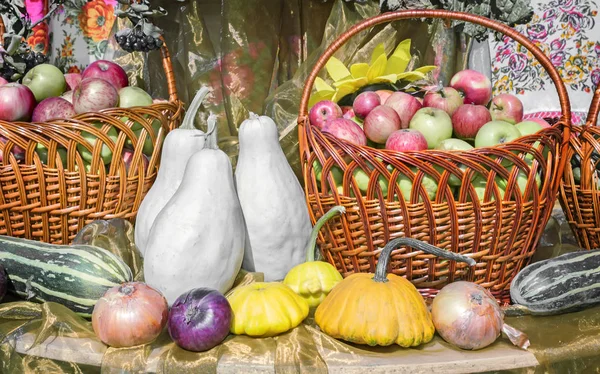 Vegetabiliska skörden säljs på mässan. — Stockfoto