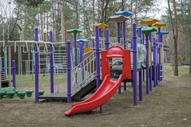 Oyunlar için çeşitli cihazlar ile çocuk oyun parkı bulunmaktadır.