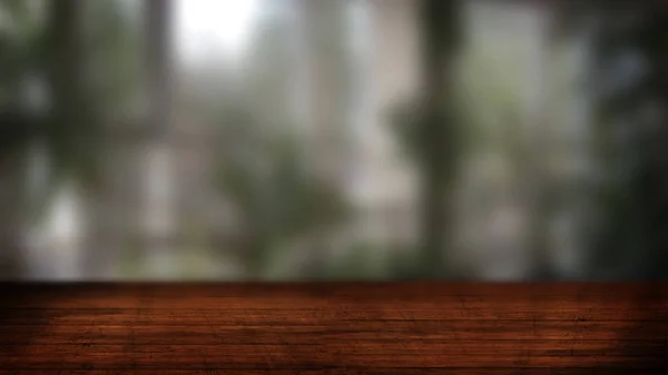 Деревянная столешница на фоне размытого окна . — стоковое фото