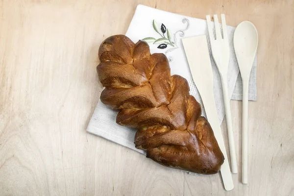 Mesa Guardanapo Está Delicioso Bolo Manteiga Lado Talheres Madeira — Fotografia de Stock