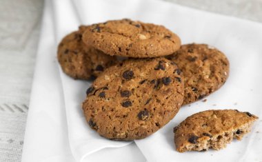 Çikolata parçalı lezzetli kurabiyeler..