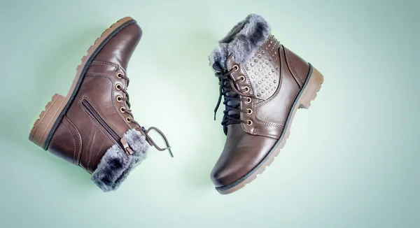 Comfortable winter boots with lacing and zipper closure. — Stock Photo, Image