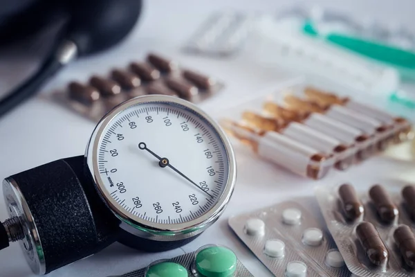 High blood pressure - hypertensive crisis and medications to treat. — Stock Photo, Image