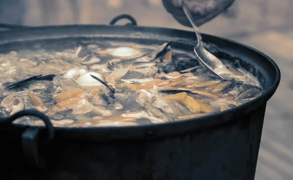 In the pot on the fire preparing food. — Stock Photo, Image