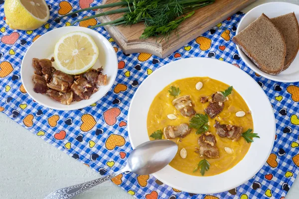 Pumpkin soup with bacon fried with nuts. — Stock Photo, Image