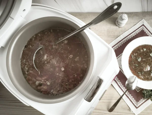 Para Almoço Delicioso Borscht Ucraniano Preparado Multi Fogão Lado Dele — Fotografia de Stock