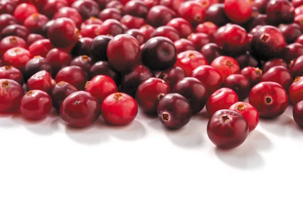 Cranberries izolate pe fundal alb — Fotografie, imagine de stoc