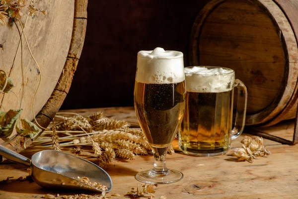 Beer Glass Old Barrel Dried Hops Wheat Ears Wooden Table — Stock Photo, Image