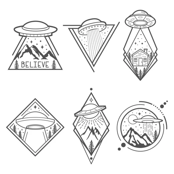 Conjunto de seis emblemas OVNI, etiquetas, insignias o logotipos. Símbolo místico fenómenos paranormales, primer contacto, invasión de extraterrestres — Vector de stock