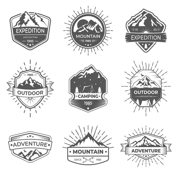 Conjunto de nueve vectores de montaña y aventuras al aire libre logotipo. Plantillas y distintivos Logotype con montañas, árboles, tienda de campaña — Archivo Imágenes Vectoriales