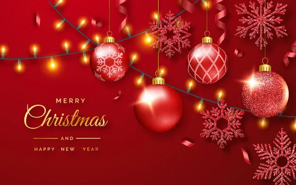 Рождественский фон с блестящими снежинками, гирляндой и красочными шариками. Новогодняя и рождественская открытки на красном фоне — стоковый вектор