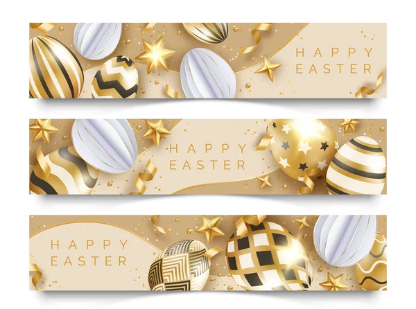 Три пасхальных горизонтальных плаката с реалистичными золотыми украшенными яйцами, лентами, звездами и шарами. Иллюстрация пасхальной открытки на светлом фоне — стоковый вектор