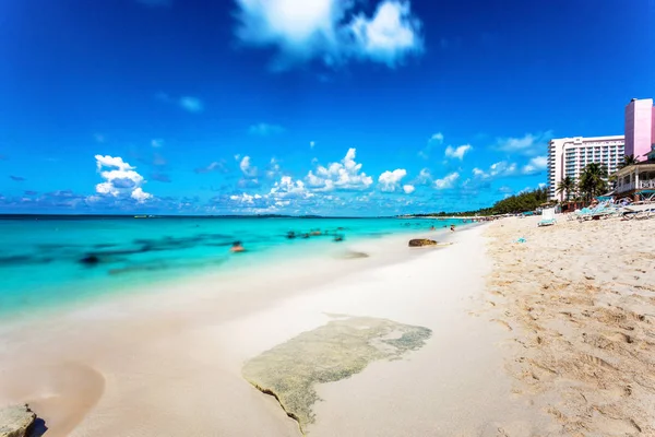 Bahamas cenário de praia tropical em Nassau, caribe . Fotos De Bancos De Imagens