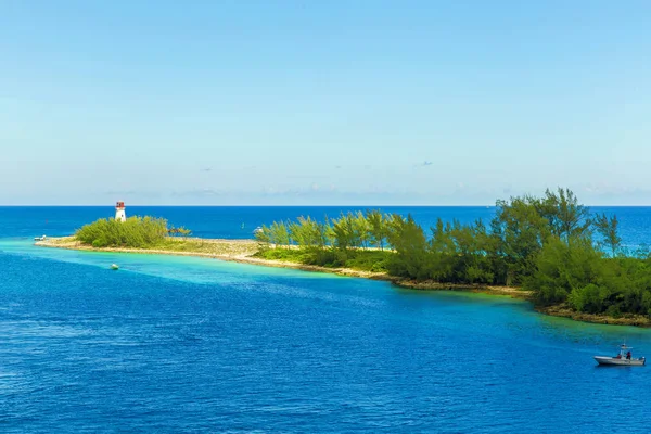 Bahamas tropical beach scenery at Nassau, caribe . Imagen De Stock